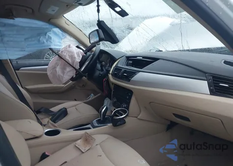 2013 BMW X1 xDrive28I из США, поврежденный, VIN WBAVL1C57DVR90161